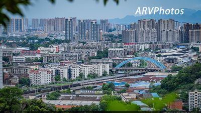 穿城而过